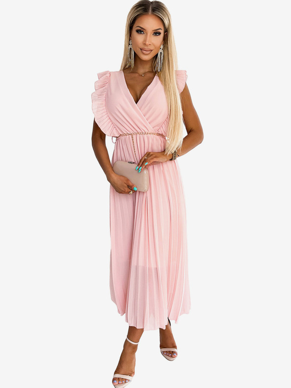 numoco GIORGIA Plisované šaty s volánmi, srdiečkovým výstrihom a zlatou retiazkou - broskyňové Numoco