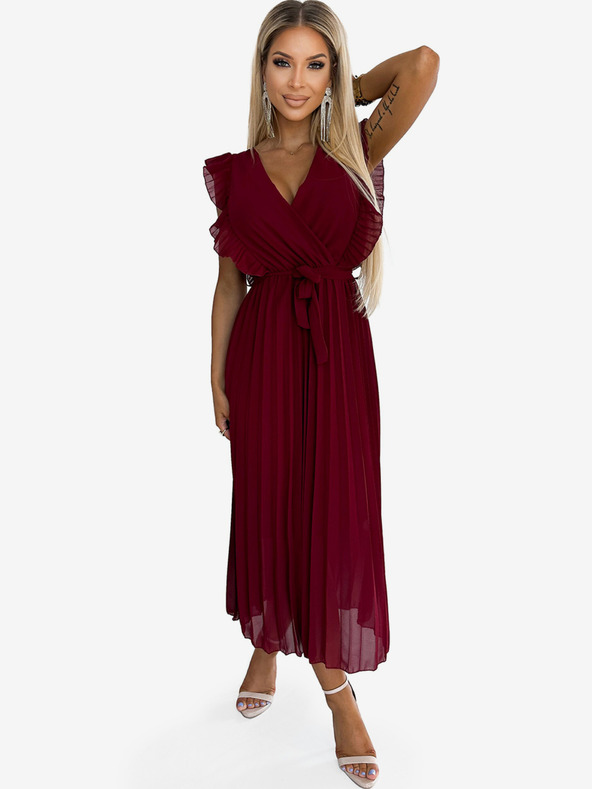 numoco Plisované šaty s volánmi, výstrihom a opaskom - bordové Numoco