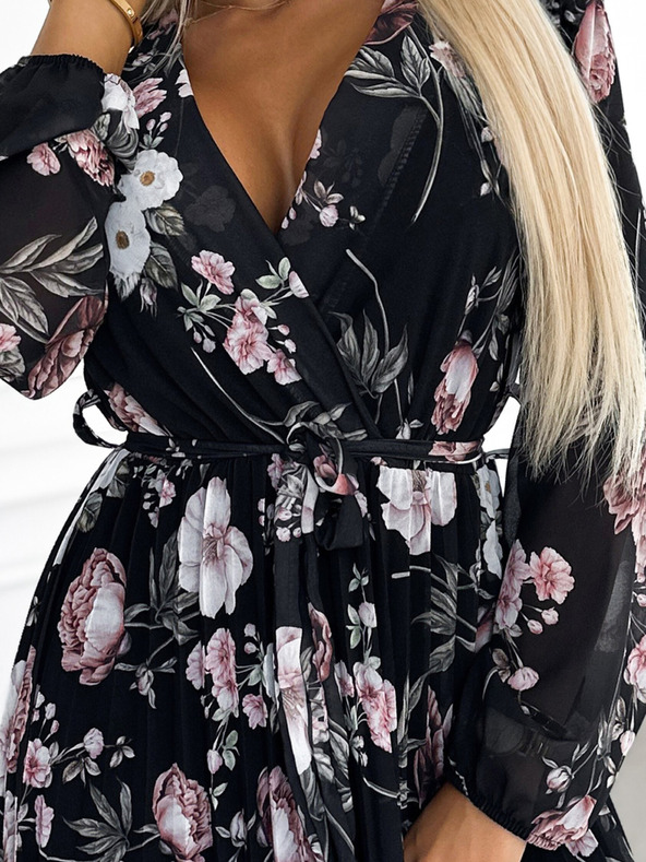 numoco Plisované midi šaty s výstrihom, dlhými rukávmi a zaväzovaním v páse - čierne s ružovými kvetmi Numoco