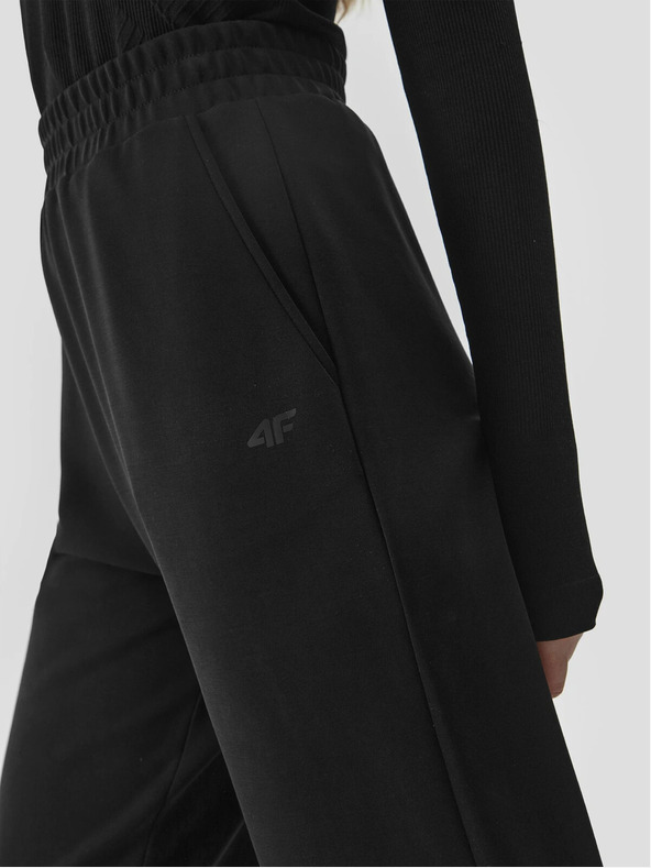4F Dámske tepláky jogger s modalom 4F