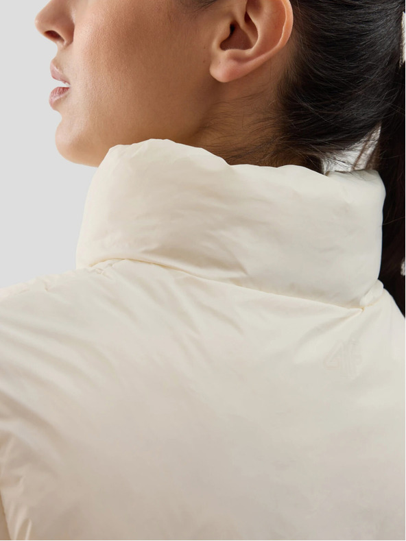 4F Dámska páperová vesta s výplňou zo syntetického peria 4F