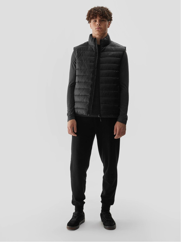 4F Pánska páperová vesta s recyklovanou výplňou 4F