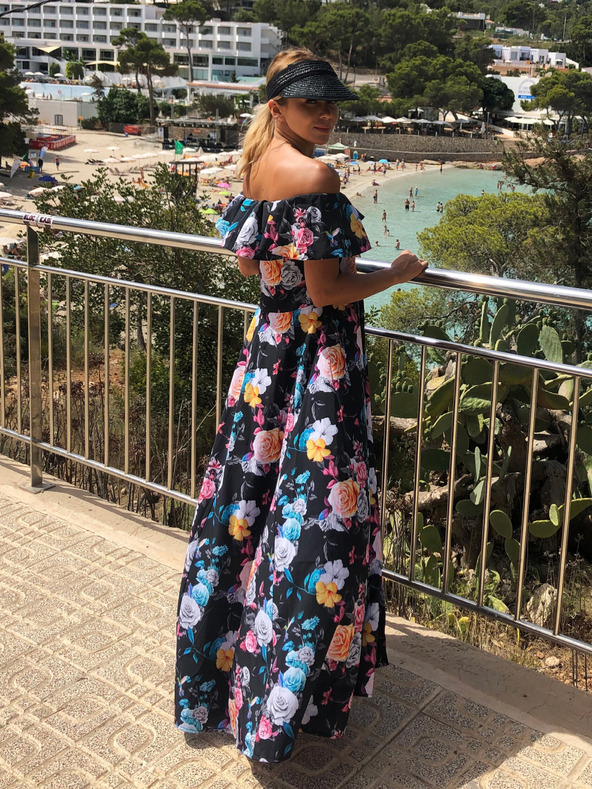 numoco Dlhé šaty s volánom - čierne + farebné kvety Numoco