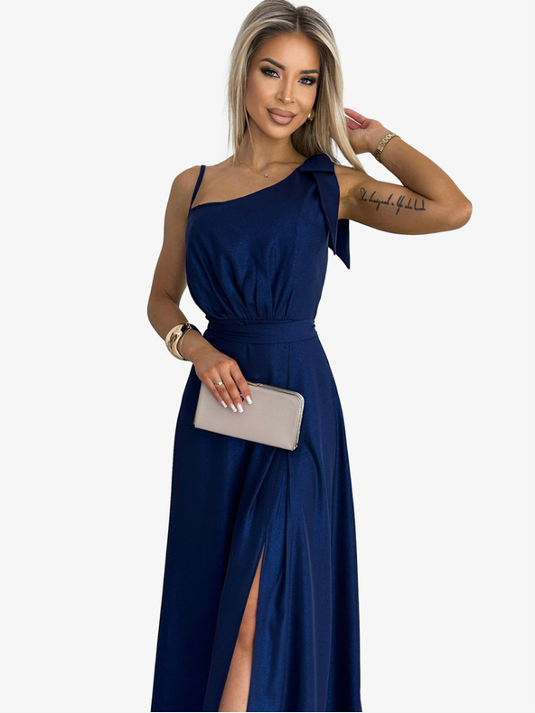 numoco Dlhé lesklé šaty na jedno rameno s mašľou - tmavomodré Numoco