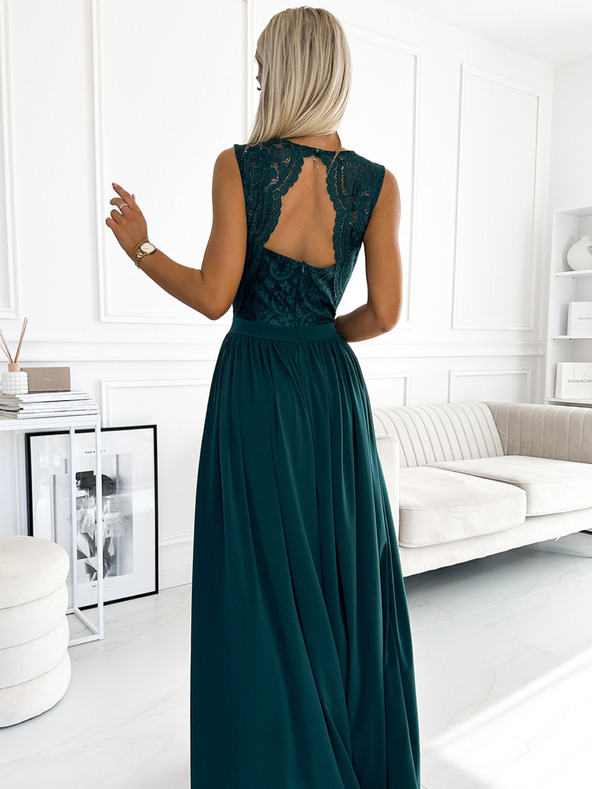 numoco Dlhé šaty s čipkovým výstrihom - zelené Numoco LEA