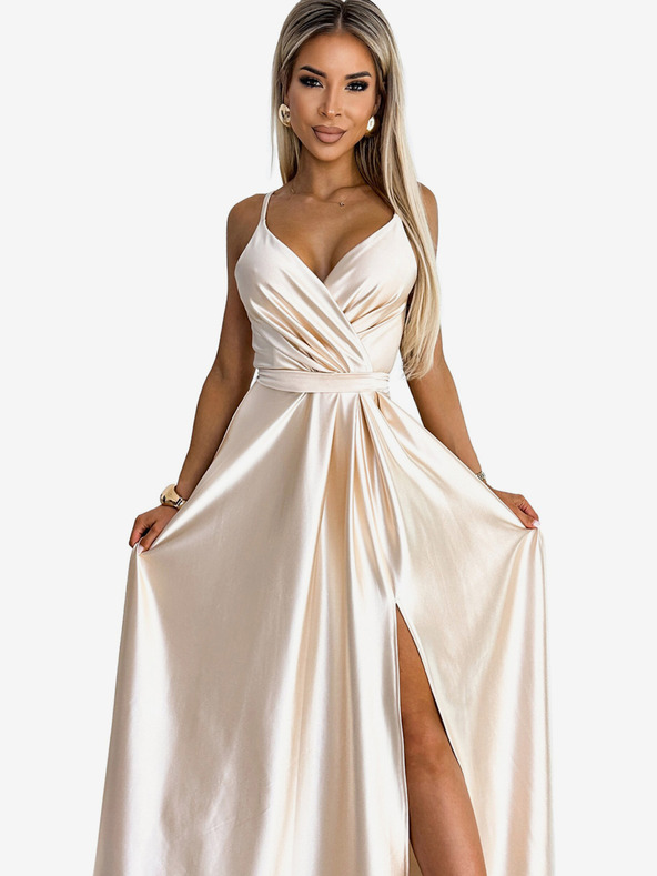 numoco Elegantné dlhé saténové šaty s výstrihom a rozparkom na nohách - béžové Numoco JULIET
