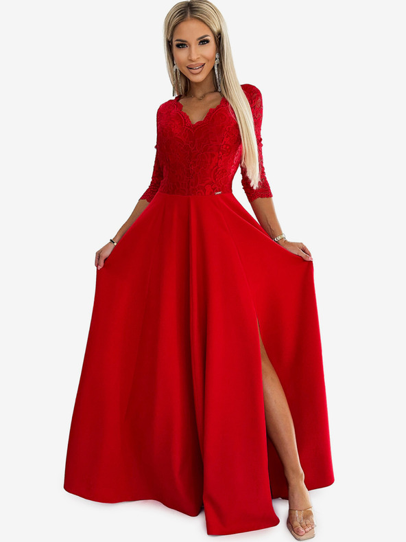numoco Elegantné čipkované dlhé šaty s výstrihom a rozparkom na nohách - červené Numoco AMBER