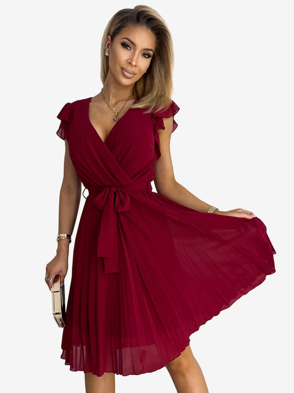 numoco Plisované šaty s výstrihom a volánmi - bordové Numoco POLINA