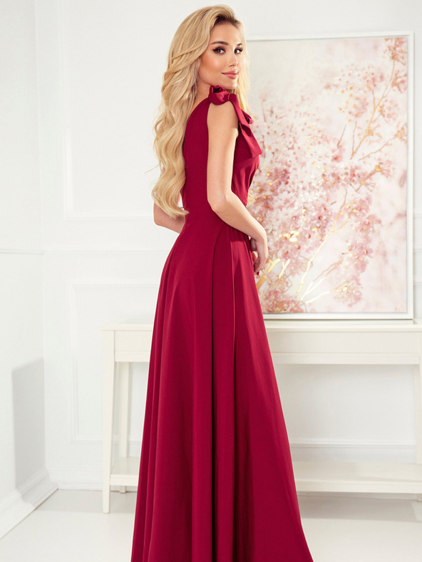 numoco Dlhé šaty s výstrihom a viazaním na ramenách - bordové Numoco ELENA