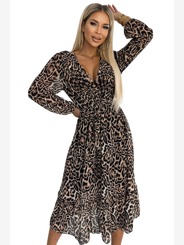 numoco Dlhšie šifónové šaty s výstrihom, volánmi a opaskom - leopardí vzor Numoco WILD