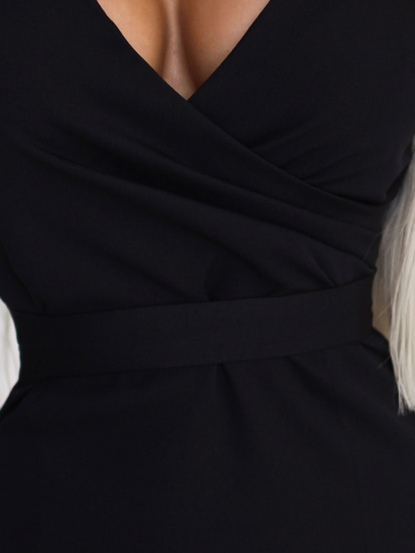 numoco Elegantné šaty s listovým výstrihom - čierne Numoco NINA