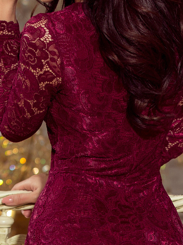 numoco Čipkované šaty s výstrihom - bordové Numoco