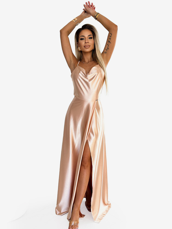 numoco Saténové dlhé šaty s exkluzívnym výstrihom na chrbte - zlaté Numoco PERLA