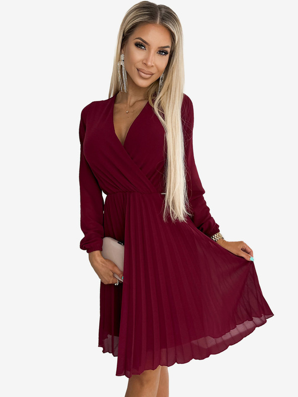 numoco Plisované šaty s výstrihom a dlhými rukávmi - bordové Numoco ISABELLE