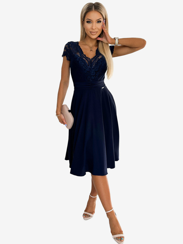 numoco Šifónové šaty s čipkovým výstrihom - tmavomodré Numoco LINDA