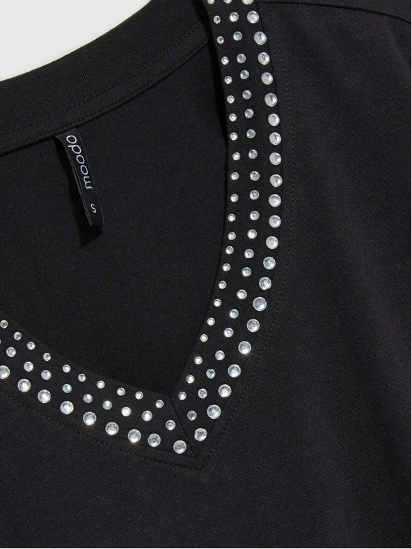 Moodo Čierne dámske tričko s ozdobným výstrihom Moodo