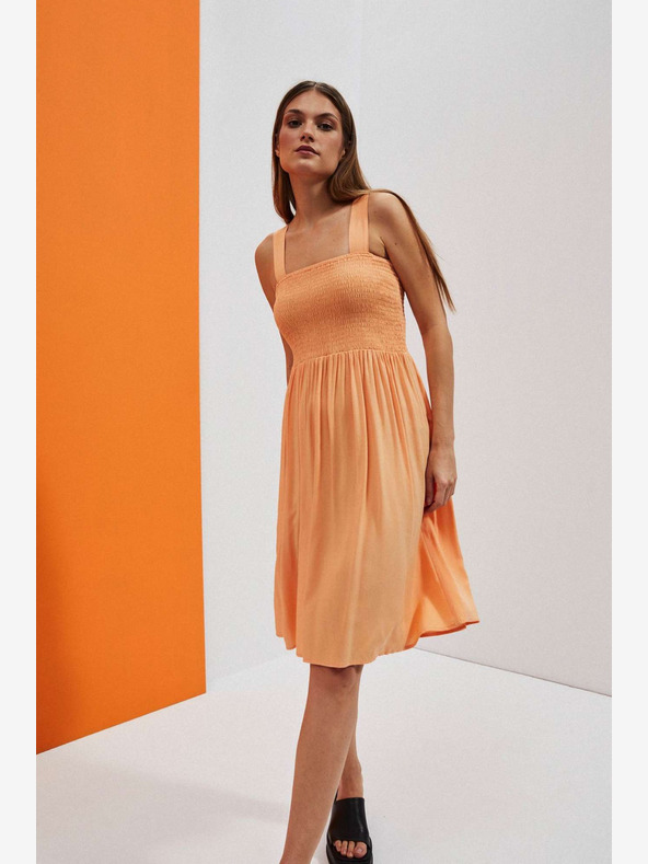 Moodo Oranžové šaty na ramienka Moodo