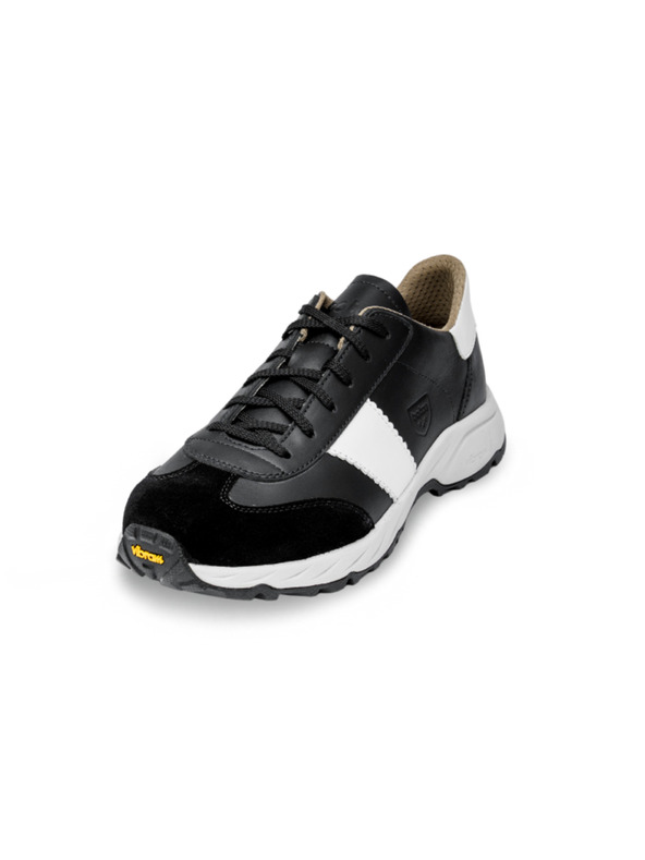 Vasky Botas Nordic Black- Pánske kožené outdoorové tenisky / topánky čiernobielej farby českej výroby zo Zlína