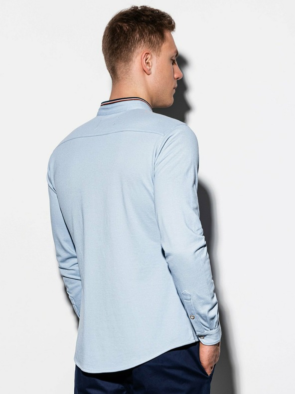 Ombre Clothing Svetlomodrá pánska košeľa so stojačikom K542