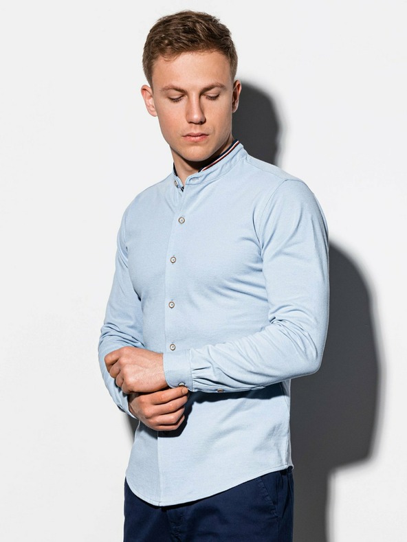 Ombre Clothing Svetlomodrá pánska košeľa so stojačikom K542
