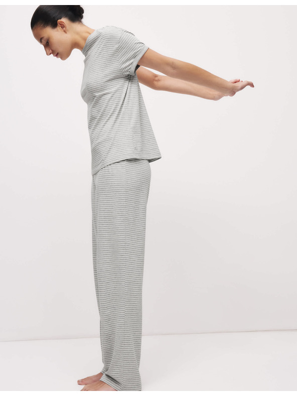 Marks & Spencer Pyžamová súprava s vysokým podielom bavlny s potlačou listov Marks & Spencer sivá