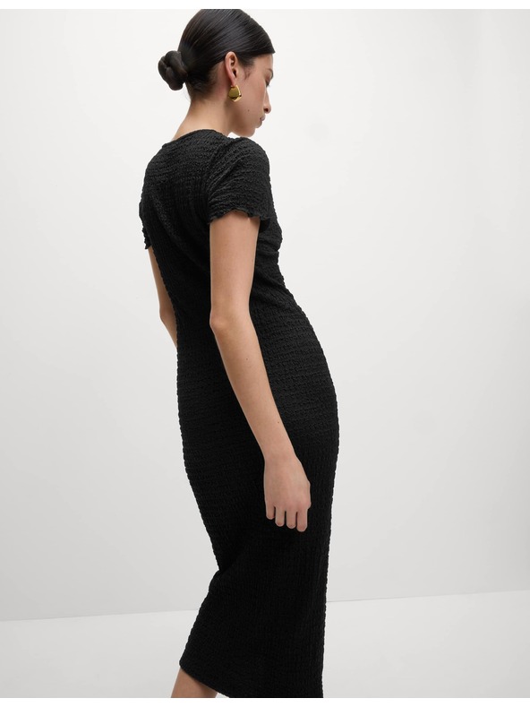 Marks & Spencer Žerzejové texturované midi púzdrovité šaty s výstrihom do V Marks & Spencer