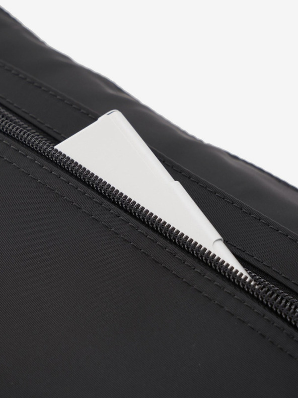Hedgren Čierna dámska crossbody kabelka Hedgren Eye M