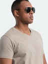 Ombre Clothing Pánske klasické bavlnené tričko BASIC s výstrihom do V - pieskové V5 OM-TSBS-0145 Ombre Clothing