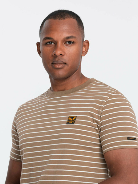 Ombre Clothing Pánske pruhované tričko s nášivkou Ombre Oblečenie