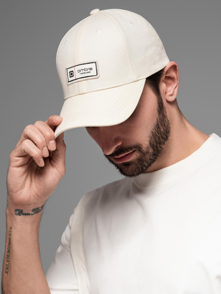 Ombre Clothing Pánska bejzbalová čiapka s kšiltom a nášivkou krémová Ombre Clothing