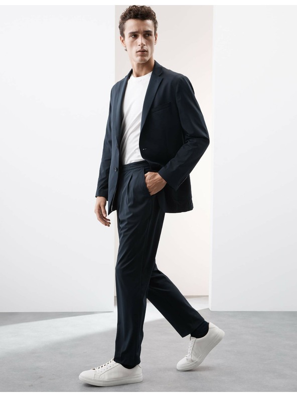 Marks & Spencer Oblekové nohavice vhodné na cestovanie Marks & Spencer námornícka modrá