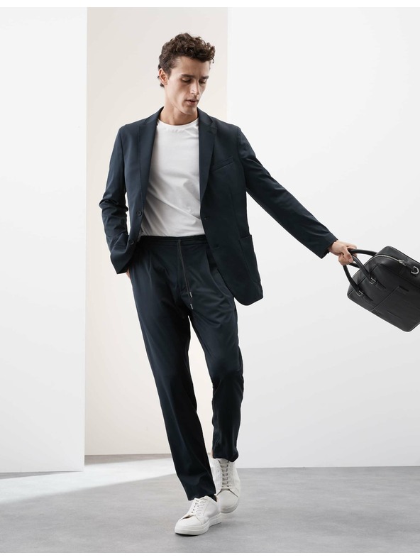 Marks & Spencer Oblekové nohavice vhodné na cestovanie Marks & Spencer námornícka modrá