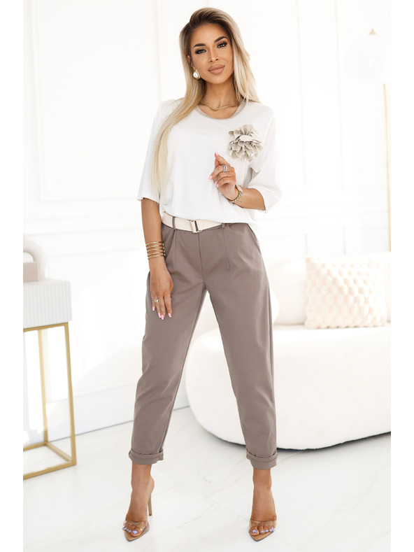 numoco Pohodlná blúzka s kvetinovou aplikáciou na ramene Numoco