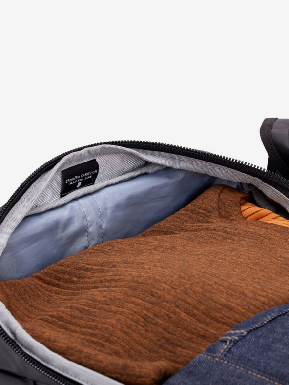 Thule Čierna cestovná taška Thule Chasm Carry-on roller (40 l)