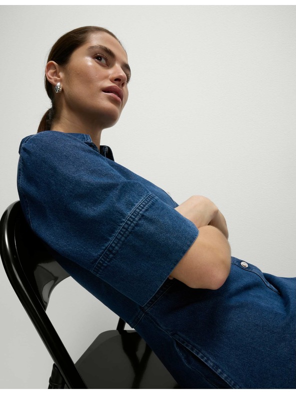 Marks & Spencer Džínsové košeľové midi šaty so zapínaním na gombíky vpredu Marks & Spencer námorná modrá