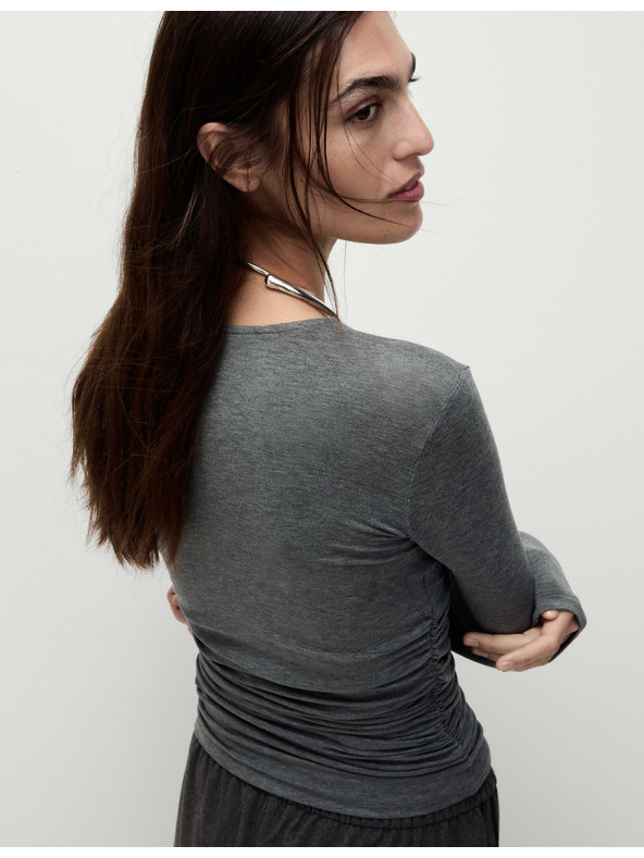 Marks & Spencer Top s výstrihom Marks & Spencer sivý