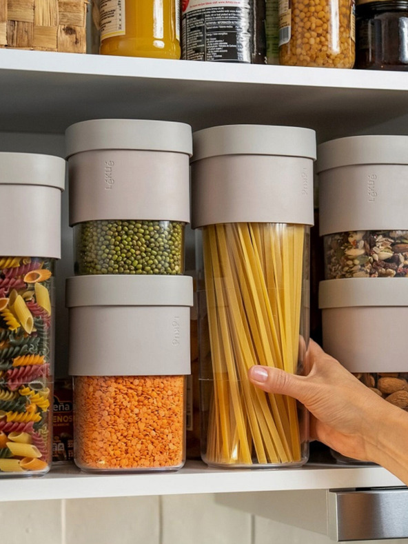 Lékué Súprava troch nádob na skladovanie suchých potravín vo svetlosivej farbe Lékué Flip Storage Set