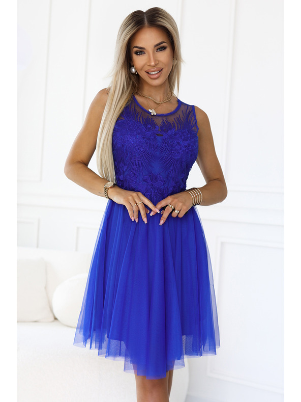 numoco 522-4 CATERINA Dámske šaty s guipure a jemným tylom - chrpovmodrá