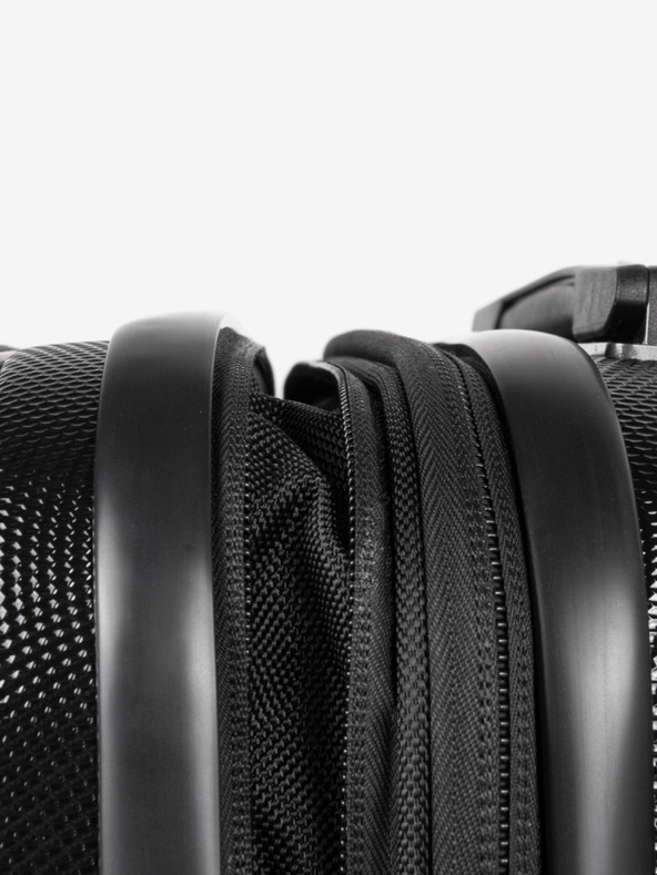 Heys Čierny cestovný kufor Heys Vantage Smart Luggage S