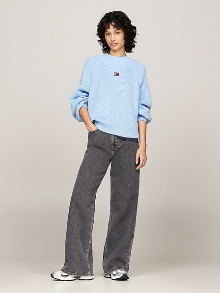 Tommy Jeans Dámsky bledo modrý sveter Tommy Jeans Badge Rib-Knit Vessel Blue
