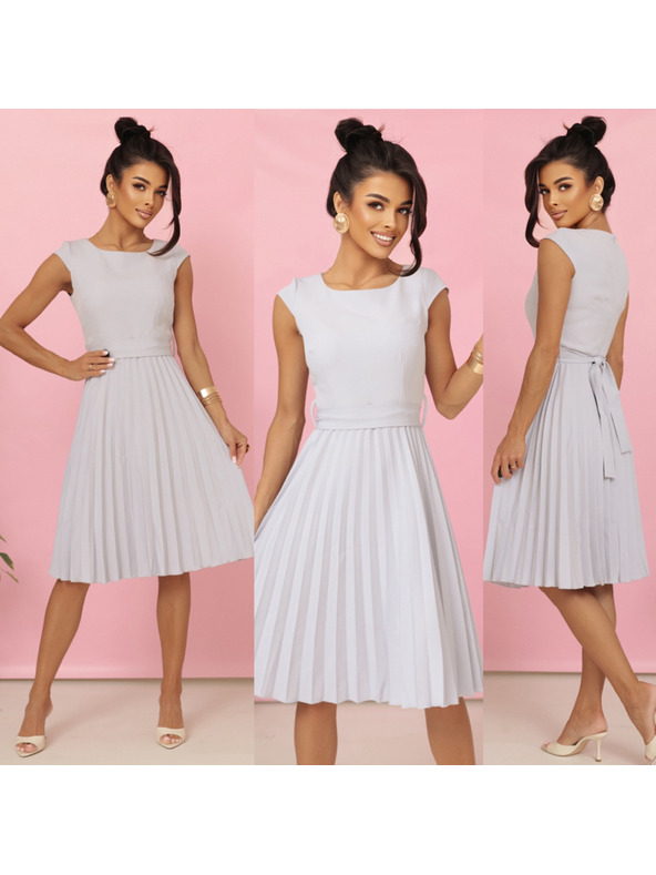 numoco LILA Plisované šaty s krátkym rukávom a pásom