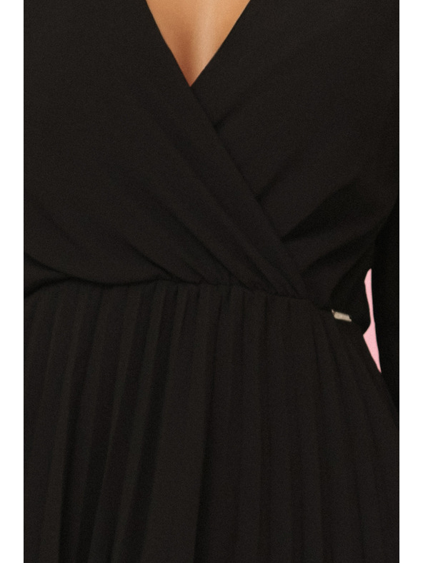 numoco Skladané šaty ISABELLE s dlhým rukávom a výstrihom