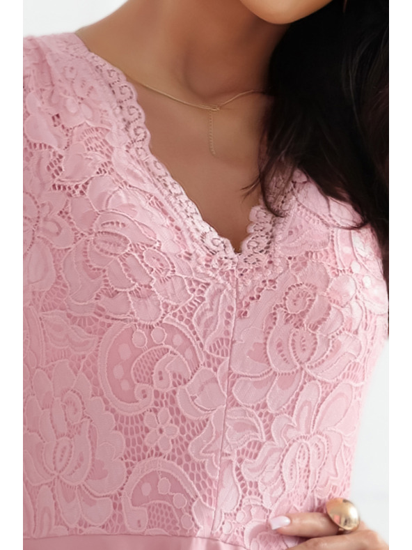 numoco Svetlo ružové šaty s čipkou