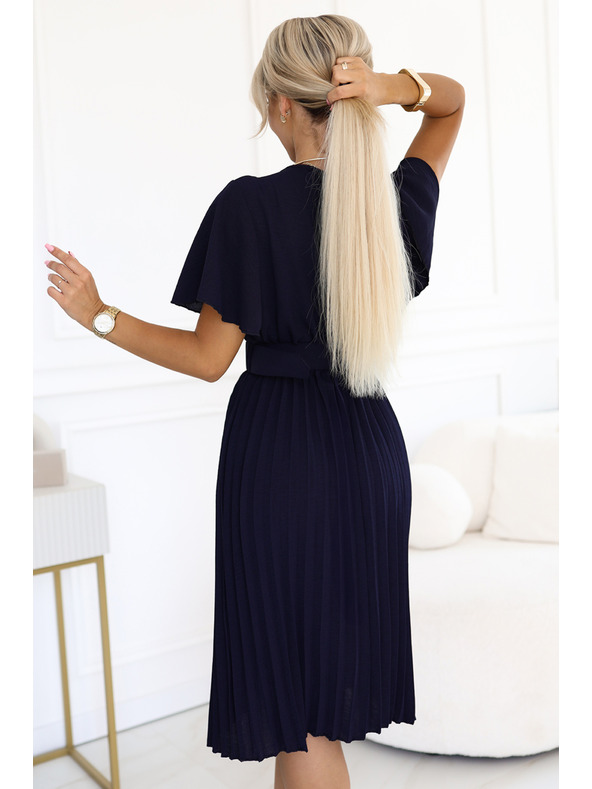 numoco Plisované midi šaty so zavinovacím výstrihom a širokým páskom