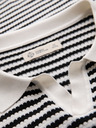 Ombre Clothing Pánska pletená polokošeľa bez gombíkov v námorníckych pruhoch - čierno-biela