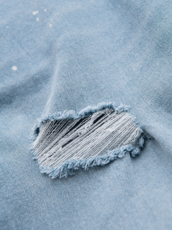 Ombre Clothing Pánske džínsové kraťasy s roztrhanými nohavicami - svetlo modré
