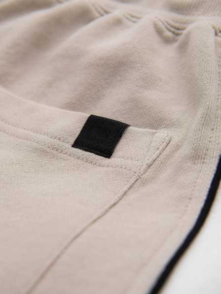 Ombre Clothing Pánske krátke teplákovové kraťasy so širokými pruhmi - béžové