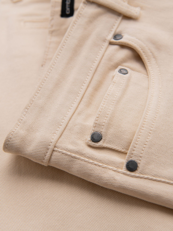 Ombre Clothing Pánske džínsové šortky s ohrnutým lemom - krémové