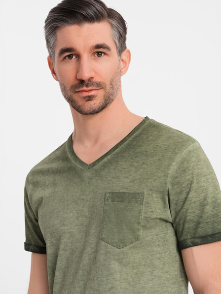 Ombre Clothing Pánske bavlnené tričko so výstrihom do V a praným efektom - olivové