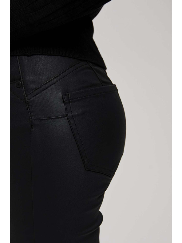 Moodo Čierne koženkové slim nohavice